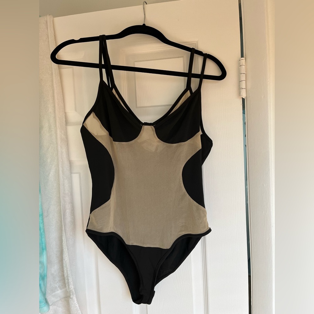 CIDER Black Cutout Mesh Bodysuit -Large 🔥🔥